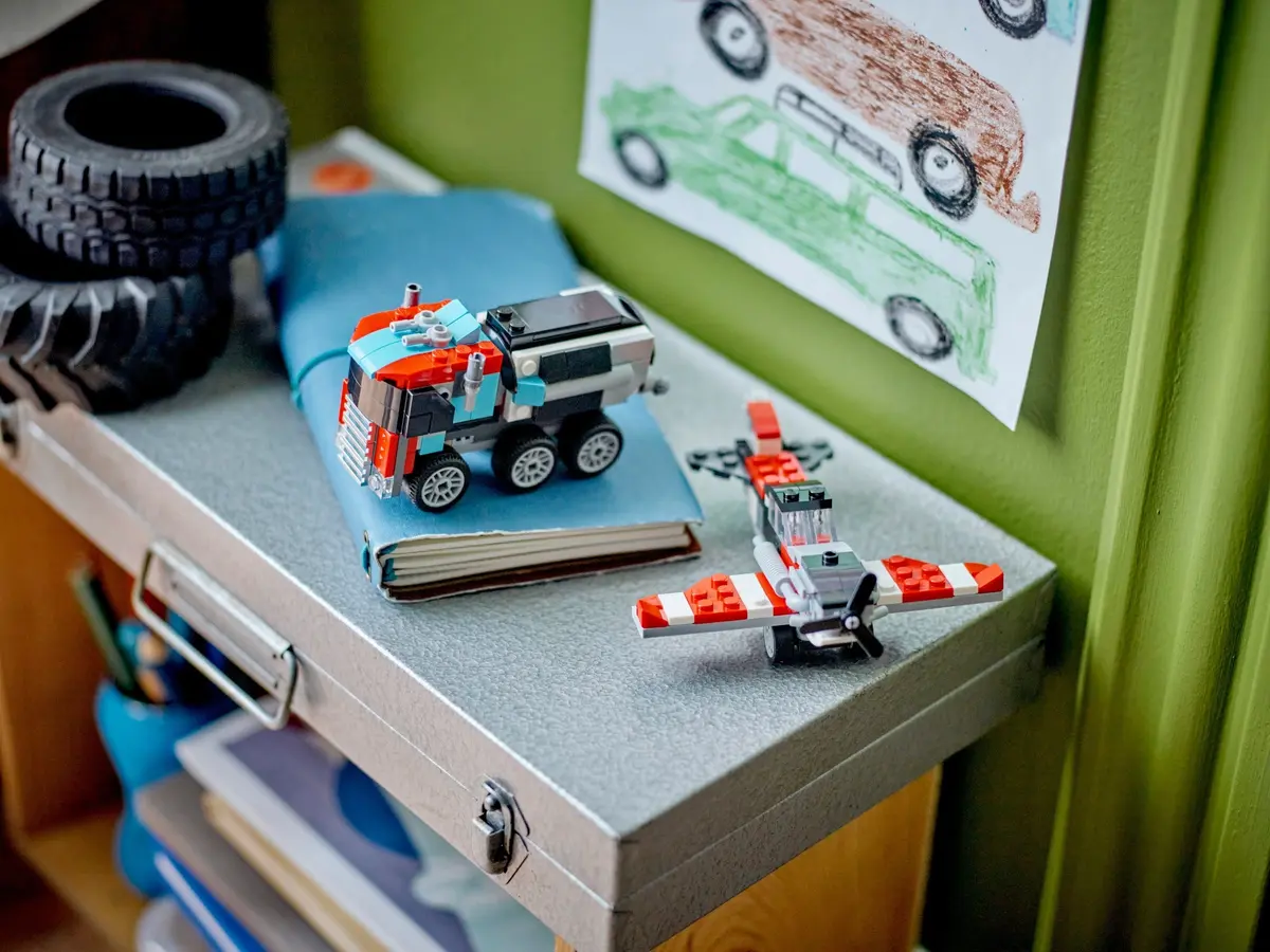 LEGO Creator 31146 Flatbed Truck with Helicopter set, image 11