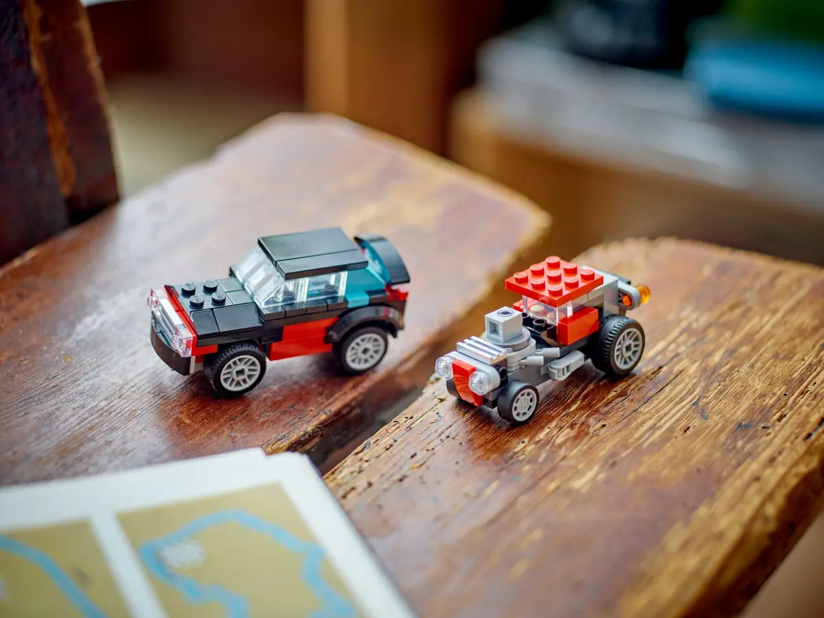 LEGO Creator 31146 Flatbed Truck with Helicopter set, image 3