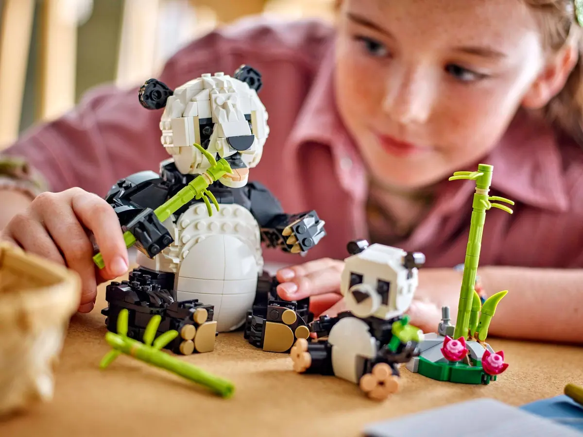 LEGO Creator 31165 Panda Family set, image 4