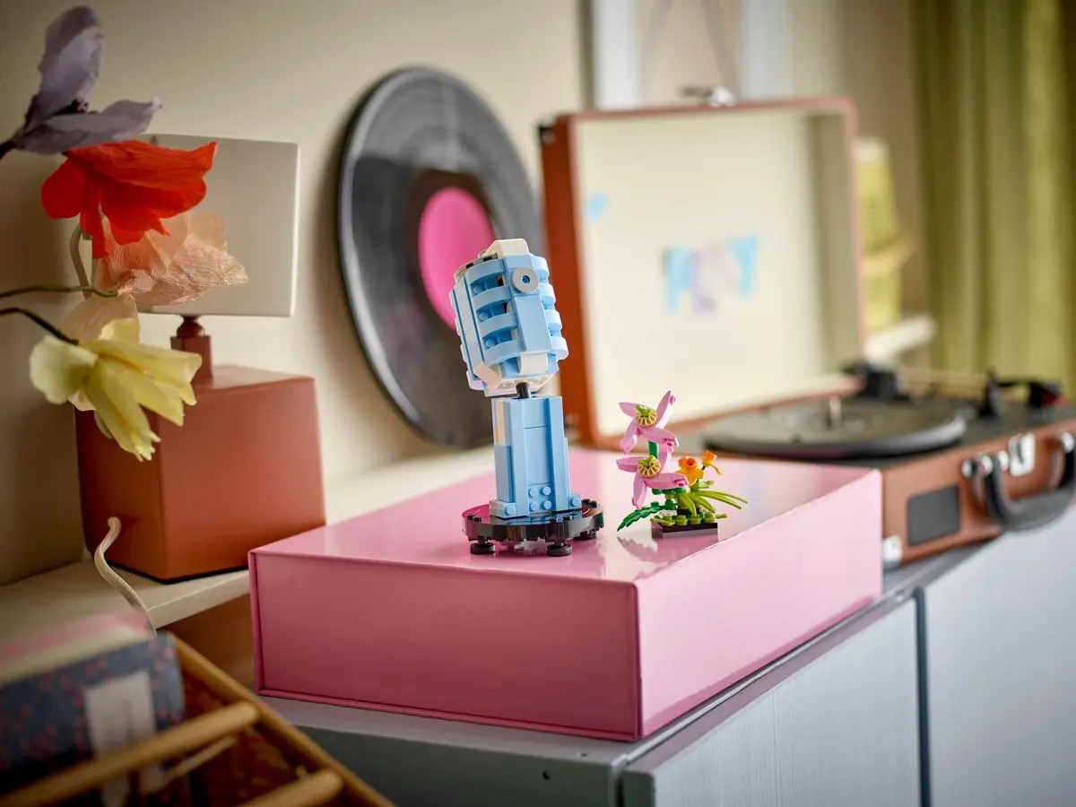 LEGO Creator 31172 Record Player with Flowers set, image 6