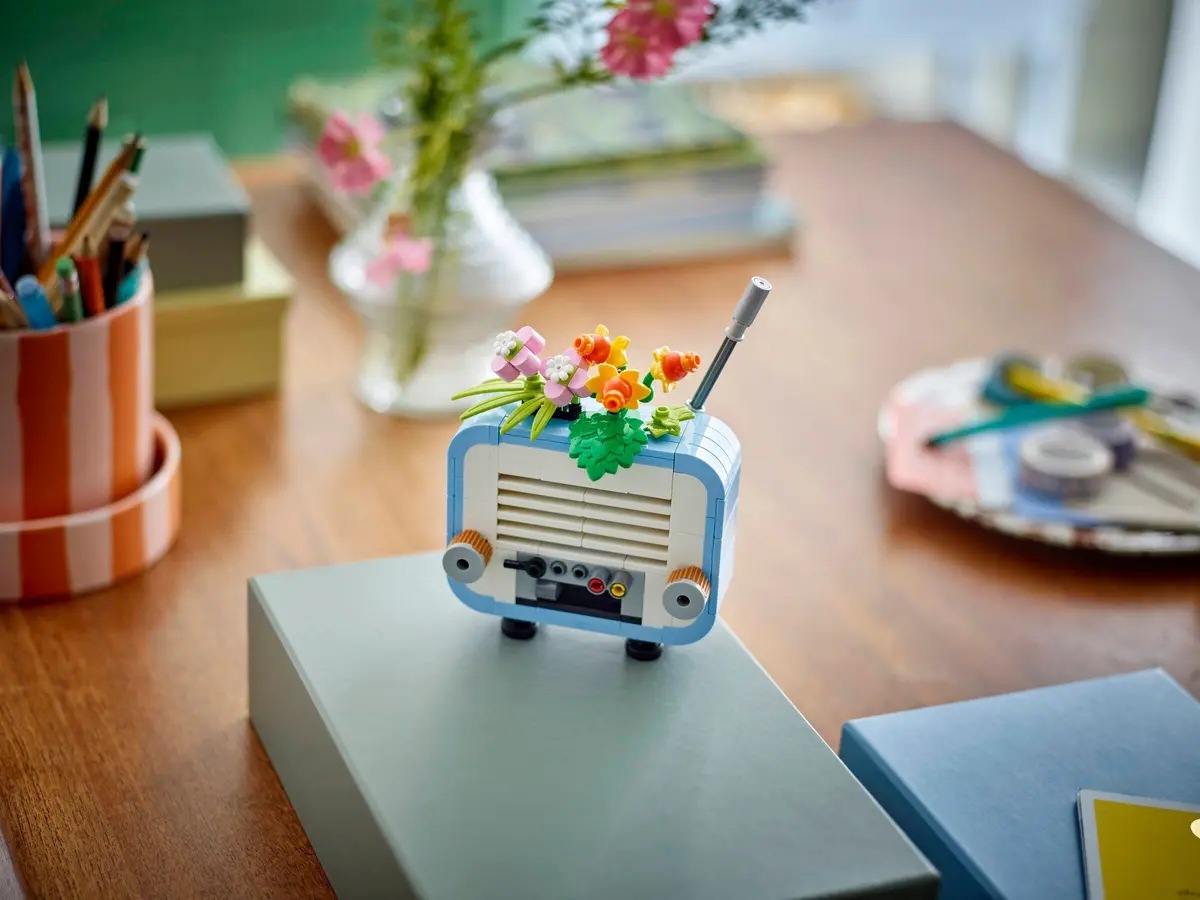 LEGO Creator 31172 Record Player with Flowers set, image 7