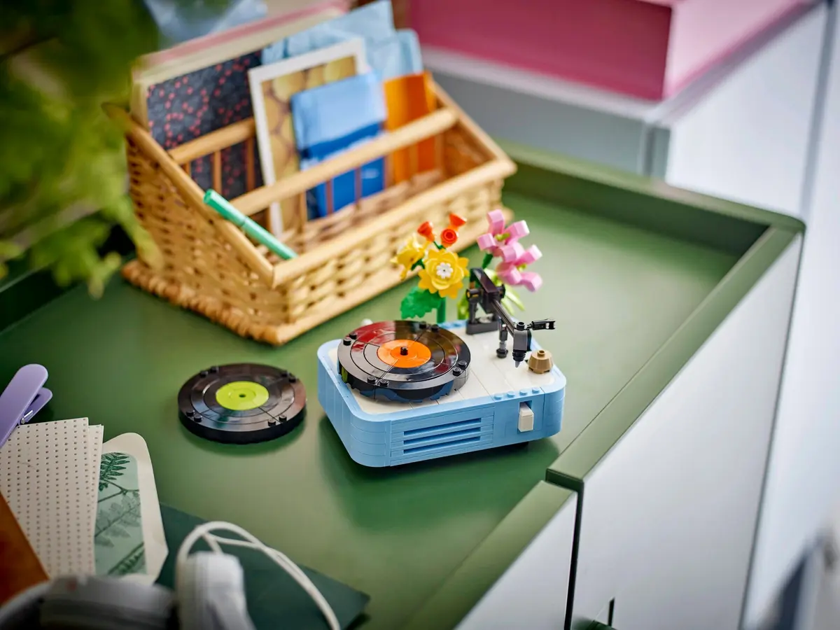LEGO Creator 31172 Record Player with Flowers set, image 5