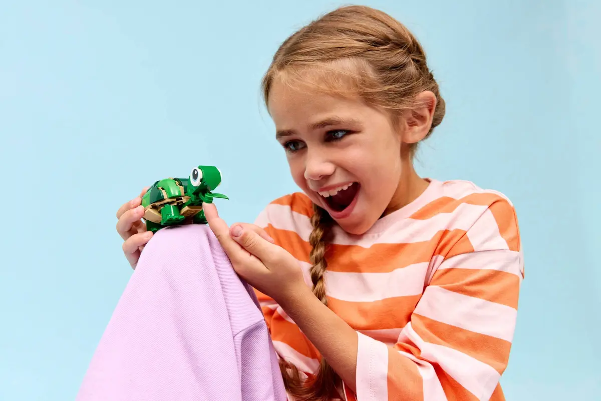 LEGO Creator 31377 Turtle with a Water Lily set, image 4