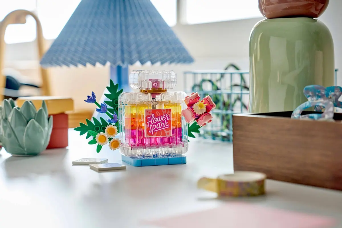 LEGO Creator 31383 Floral Perfume Bottle set, image 8