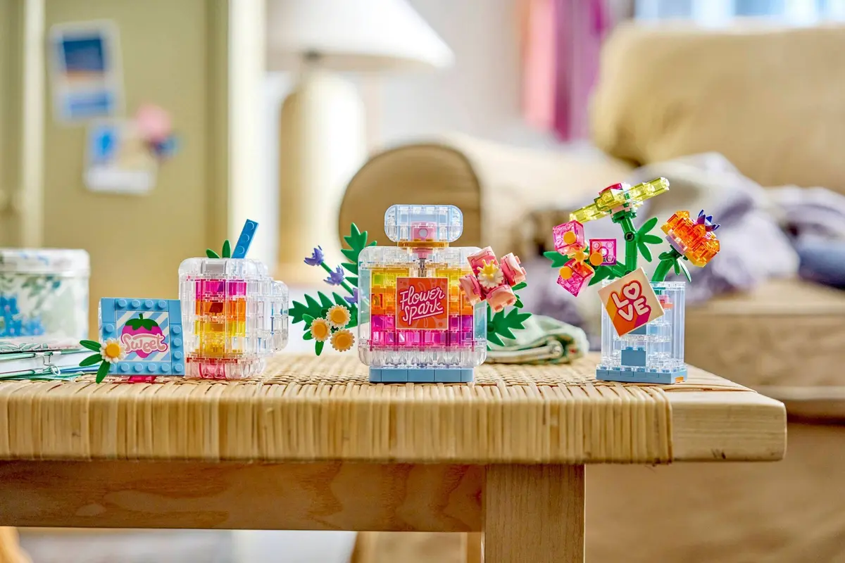 LEGO Creator 31383 Floral Perfume Bottle set, image 9