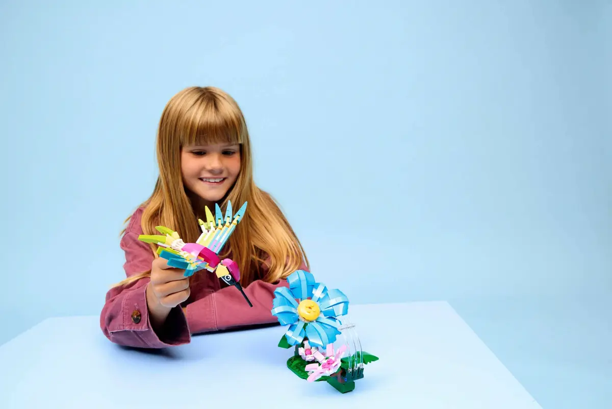 LEGO Creator 31384 Colourful Hummingbird set, image 7