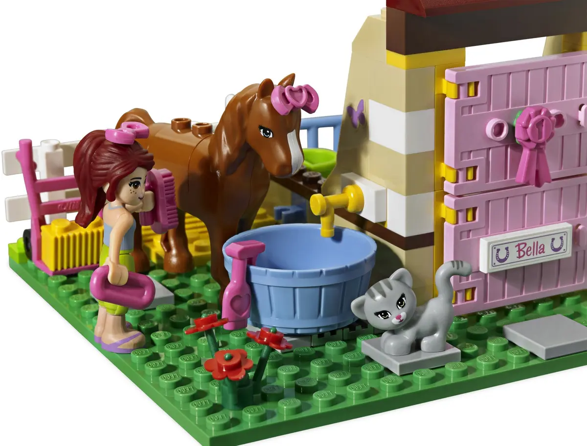 LEGO Friends 3189 Heartlake Stables set, image 3