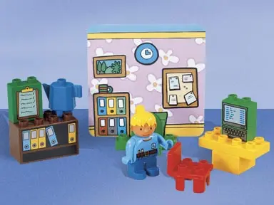 LEGO Explore 3285 Wendy in the Office set