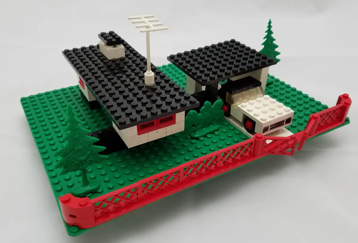 LEGO Samsonite 345 House with Mini-Wheel Car set, image 2