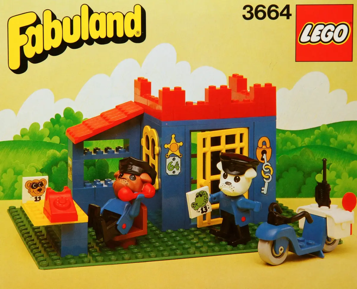 LEGO Fabuland 3664 Bertie Bulldog (Police Chief) and Constable Bulldog set