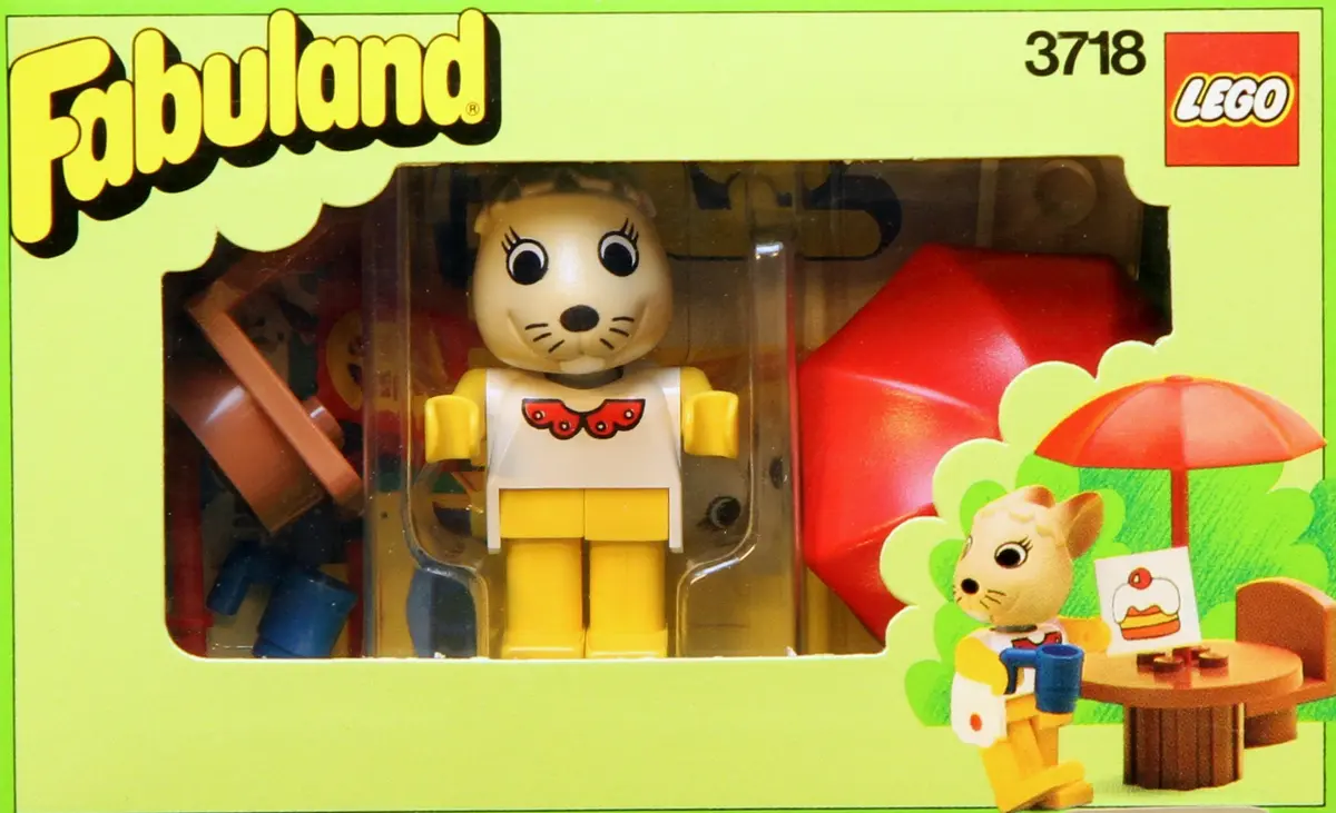 LEGO Fabuland 3718 Outdoor Cafe with Bonnie Bunny set