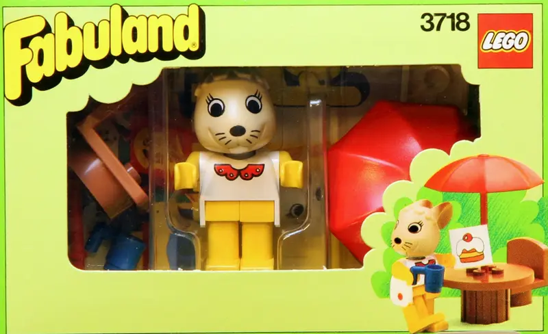 LEGO Fabuland 3718 Outdoor Cafe with Bonnie Bunny set