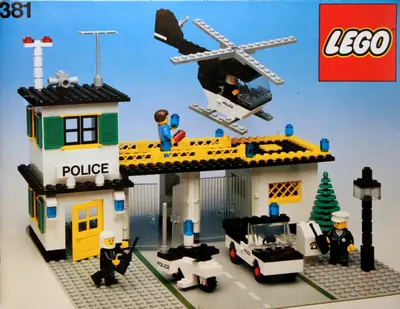 LEGO Town 381 Police Headquarters set