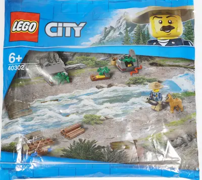 LEGO City 40302 Become my City Hero set