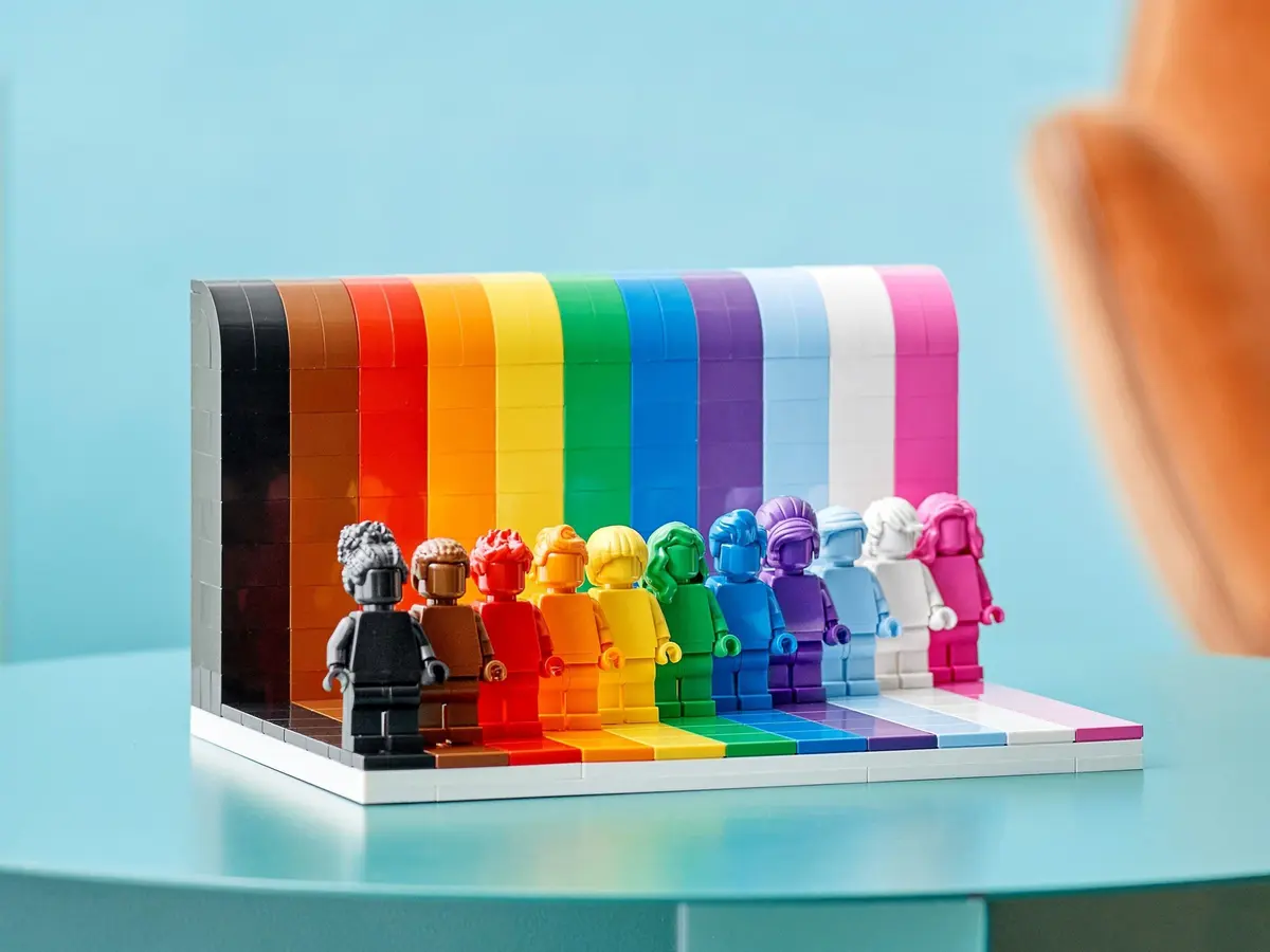 LEGO Icons 40516 Everyone Is Awesome set, image 16