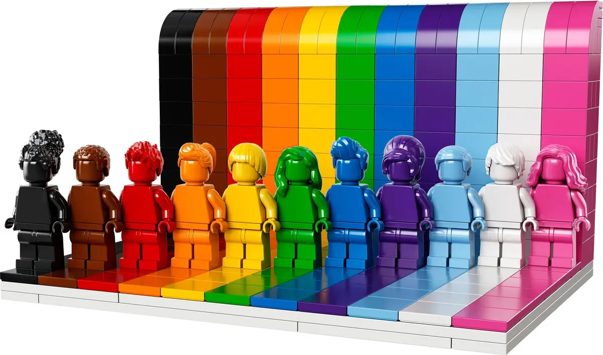 LEGO Icons 40516 Everyone Is Awesome set, image 11