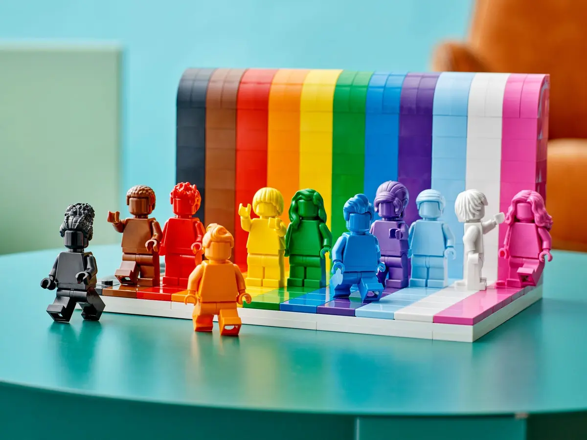 LEGO Icons 40516 Everyone Is Awesome set, image 17