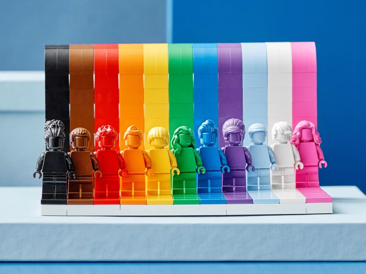 LEGO Icons 40516 Everyone Is Awesome set, image 6