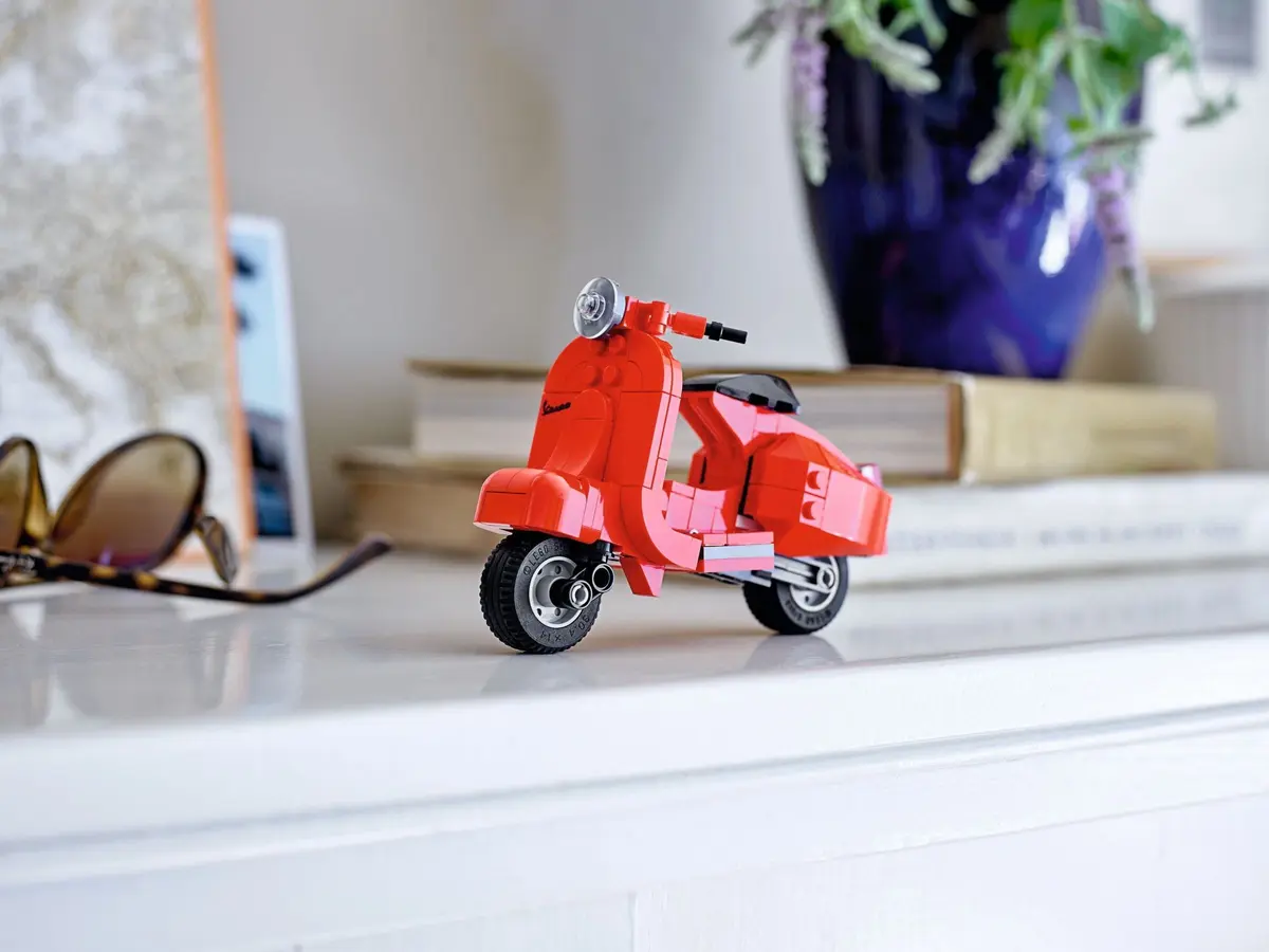 LEGO Creator 40517 Vespa set, image 4