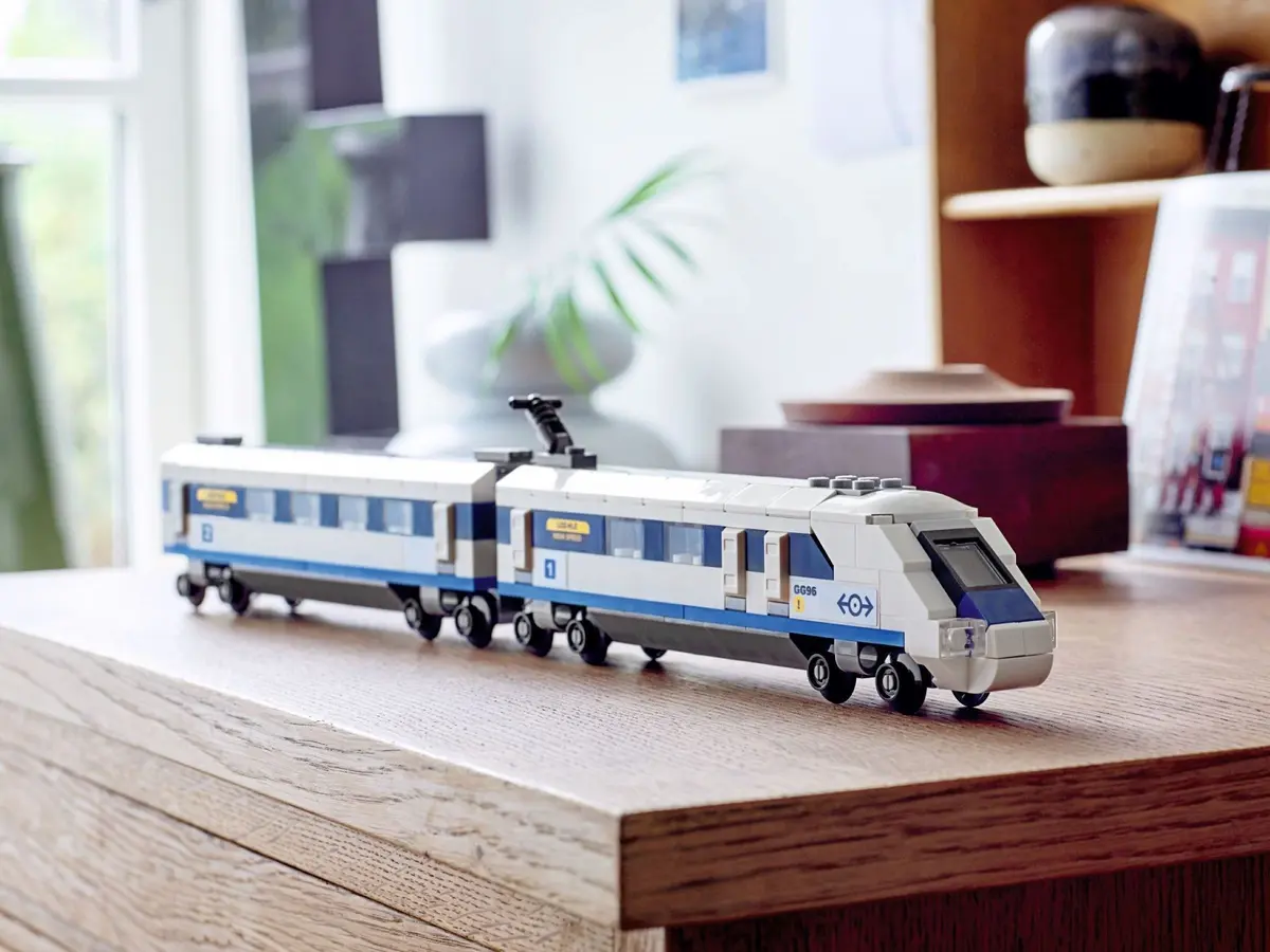 LEGO Creator 40518 High-Speed Train set, image 4
