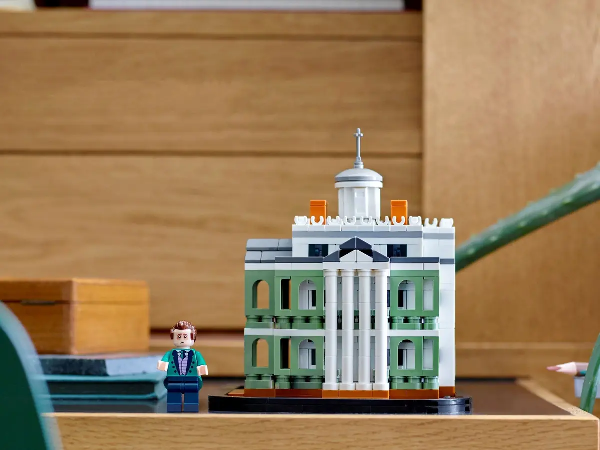 LEGO Disney 40521 Mini Disney The Haunted Mansion set, image 4