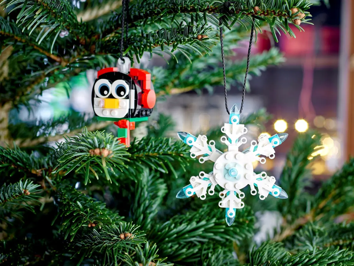 LEGO Seasonal 40572 Penguin & Snowflake set, image 4