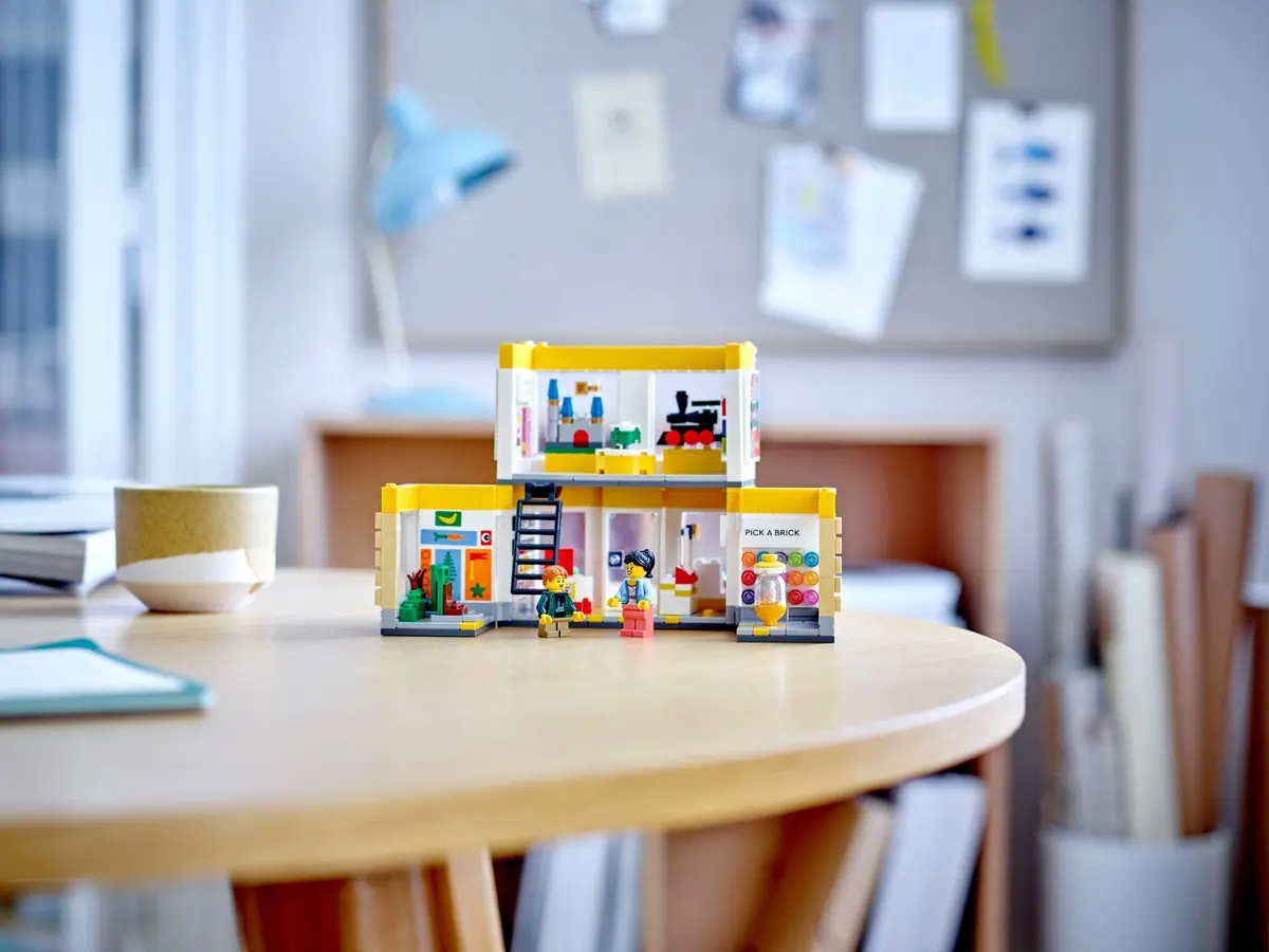 LEGO Promotional 40574 LEGO Brand Store set, image 6