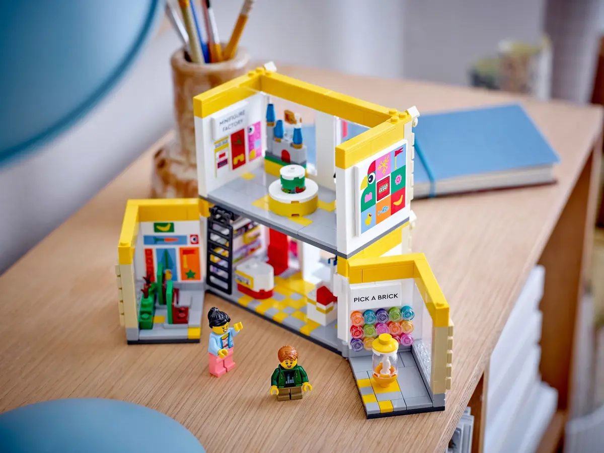 LEGO Promotional 40574 LEGO Brand Store set, image 7