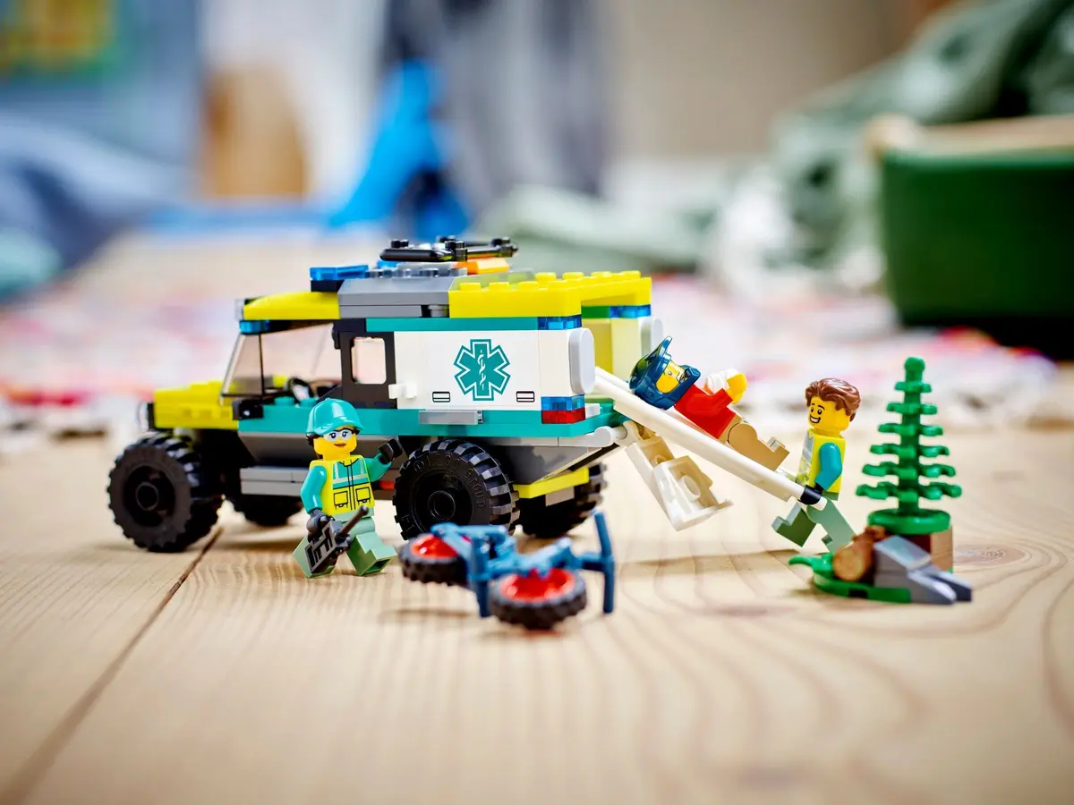 LEGO City 40582 4x4 Off-Road Ambulance Rescue set, image 5