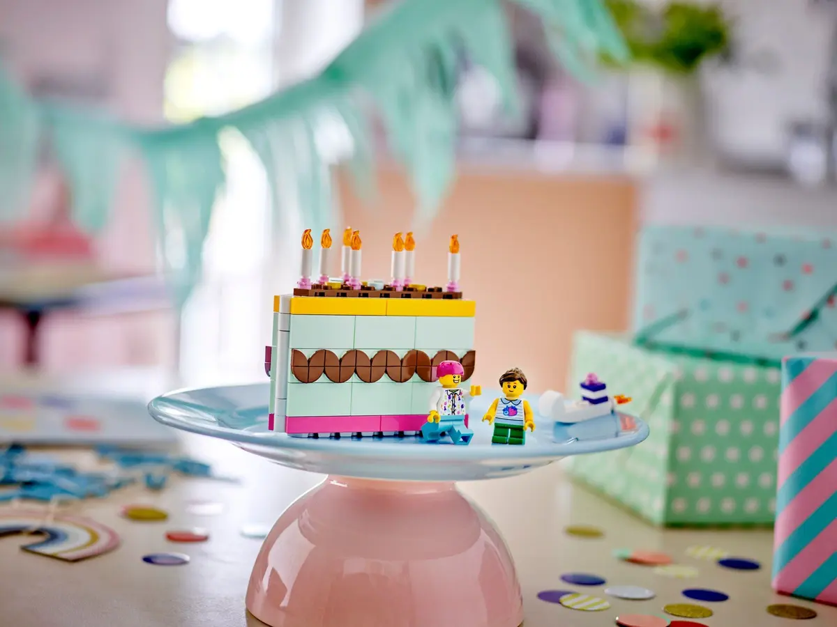 LEGO Seasonal 40641 Birthday Cake set, image 4