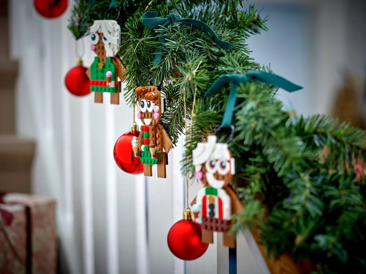LEGO Seasonal 40642 Gingerbread Ornaments set, image 5
