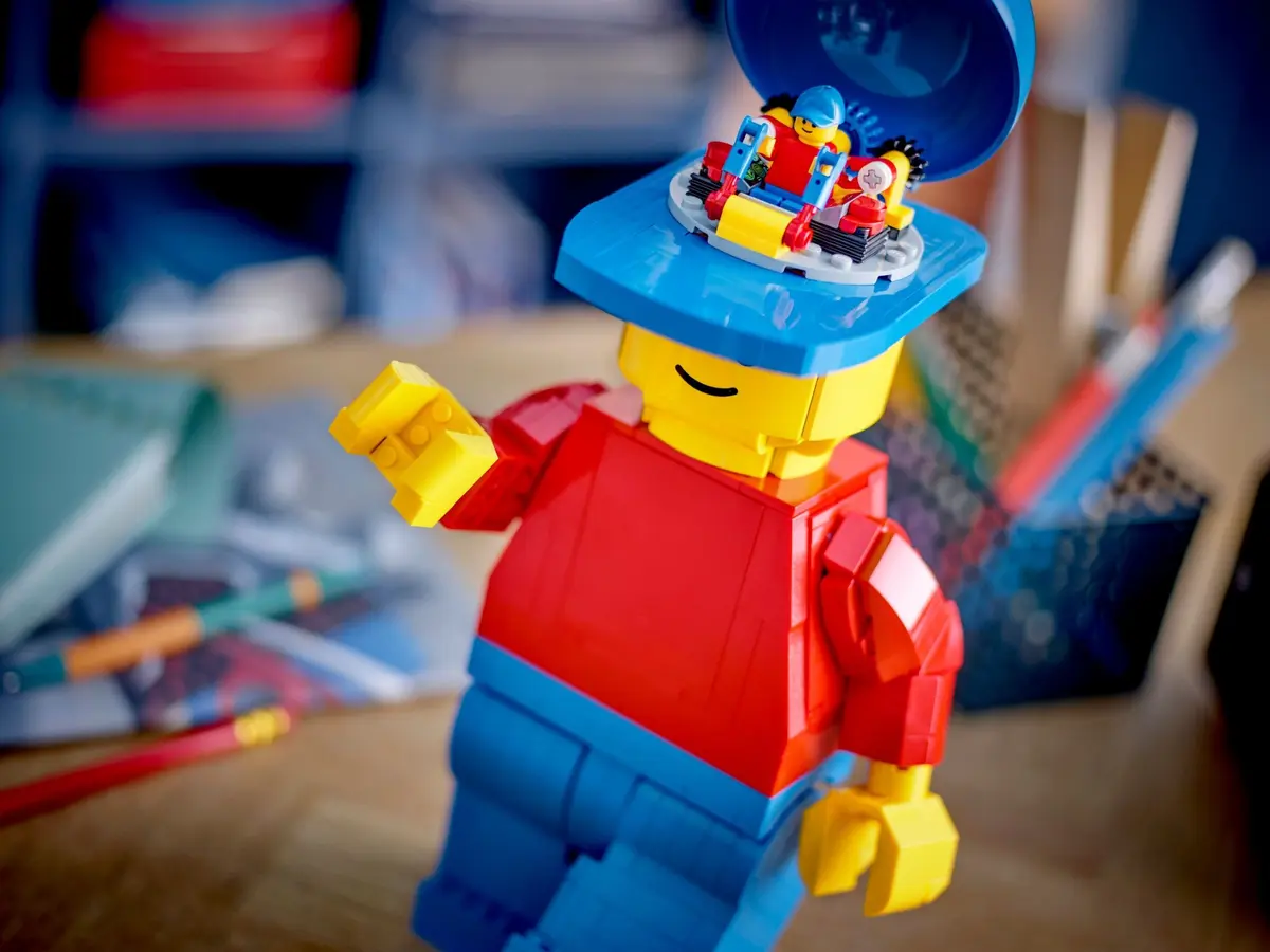 LEGO Miscellaneous 40649 Up-Scaled LEGO Minifigure set, image 5