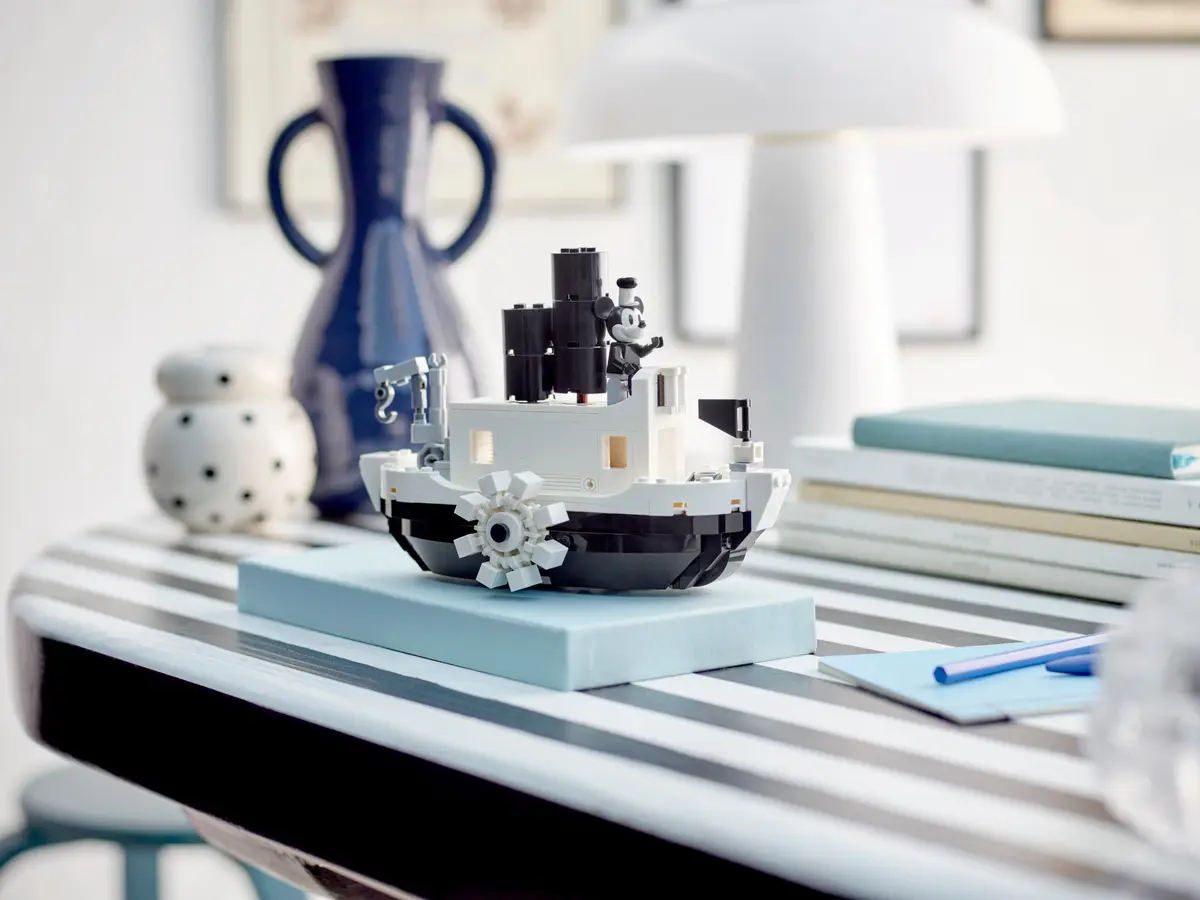 LEGO Disney 40659 Mini Steamboat Willie set, image 4