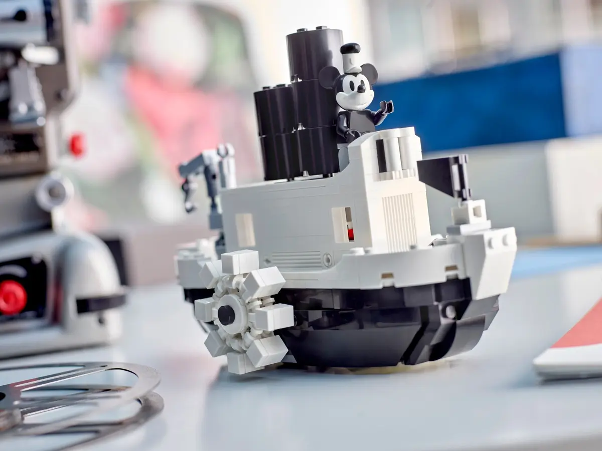 LEGO Disney 40659 Mini Steamboat Willie set, image 5