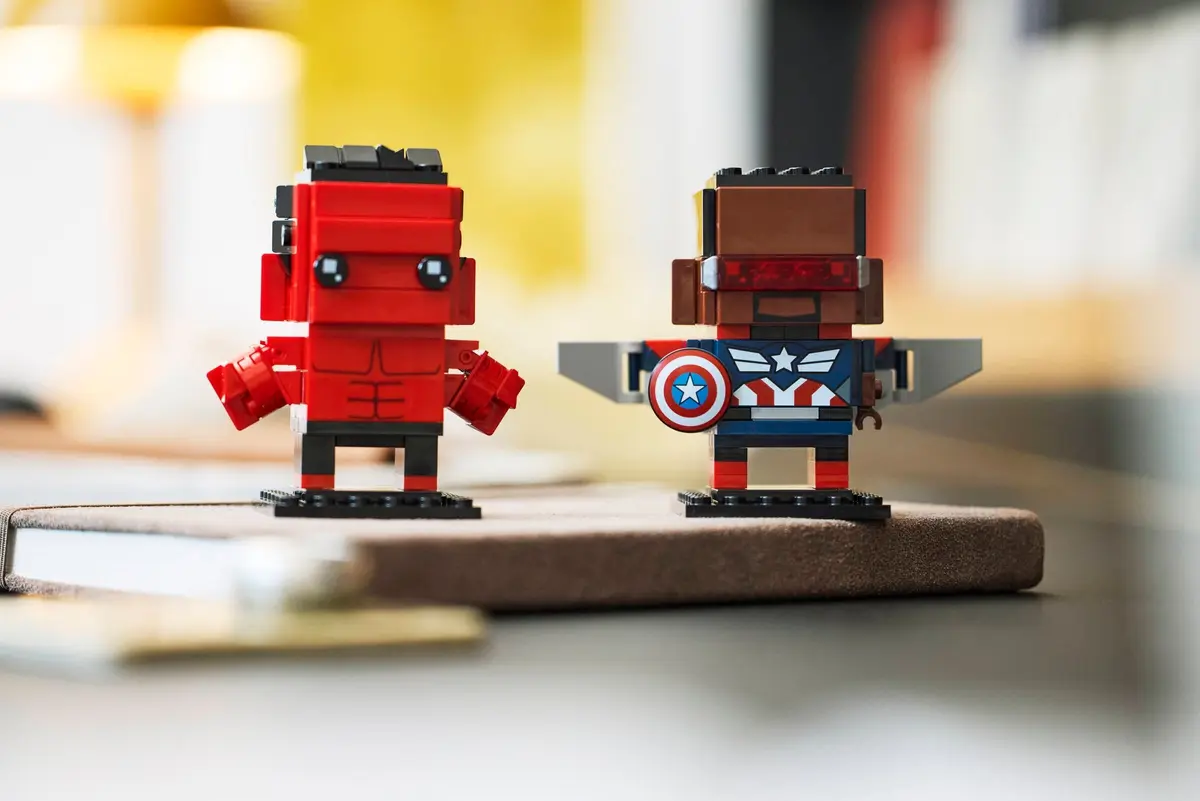 LEGO BrickHeadz 40668 Captain America & Red Hulk set, image 4