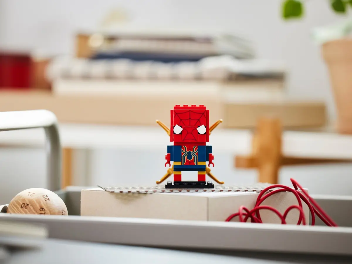LEGO BrickHeadz 40670 Iron Spider-Man set, image 4