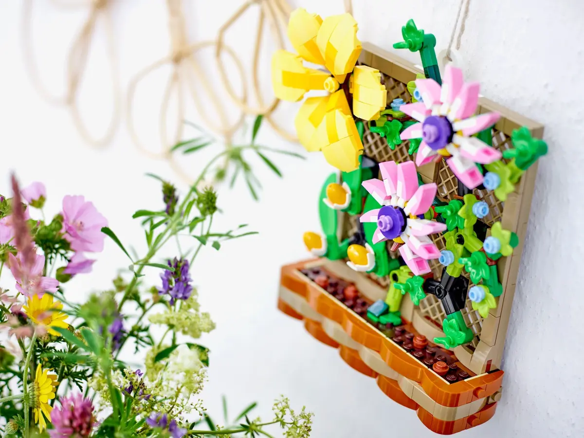 LEGO Promotional 40683 Flower Trellis Display set, image 5
