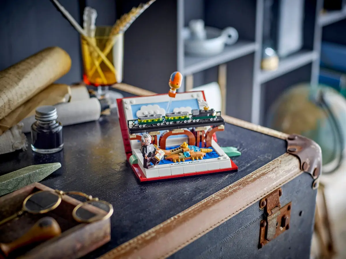 LEGO Promotional 40690 Tribute to Jules Verne's Books set, image 5