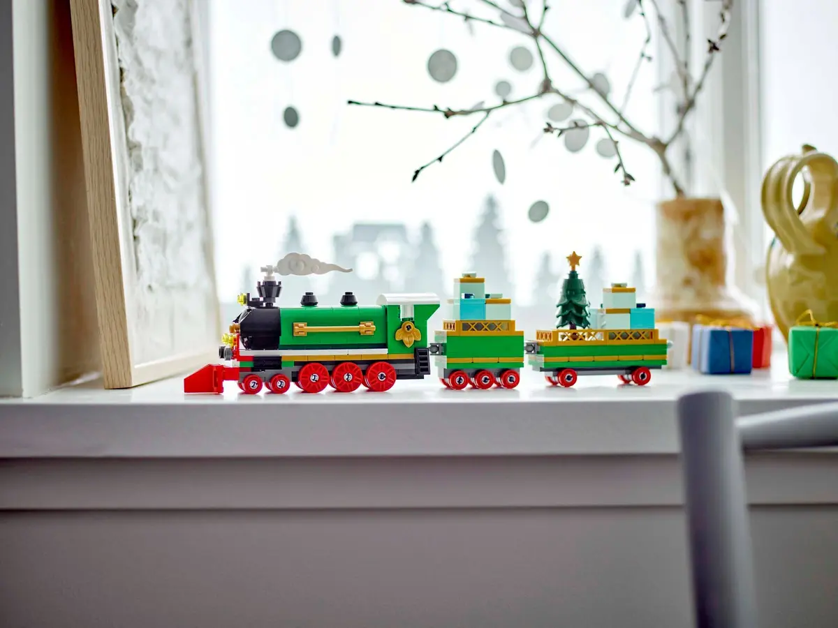 LEGO Creator 40700 Winter Holiday Train set, image 5