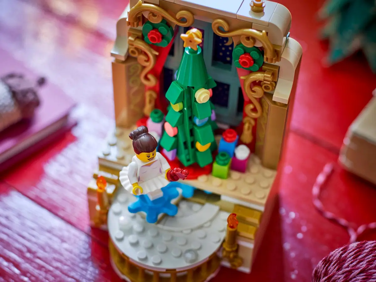 LEGO Seasonal 40701 Ballerina & Nutcracker Scene set, image 5