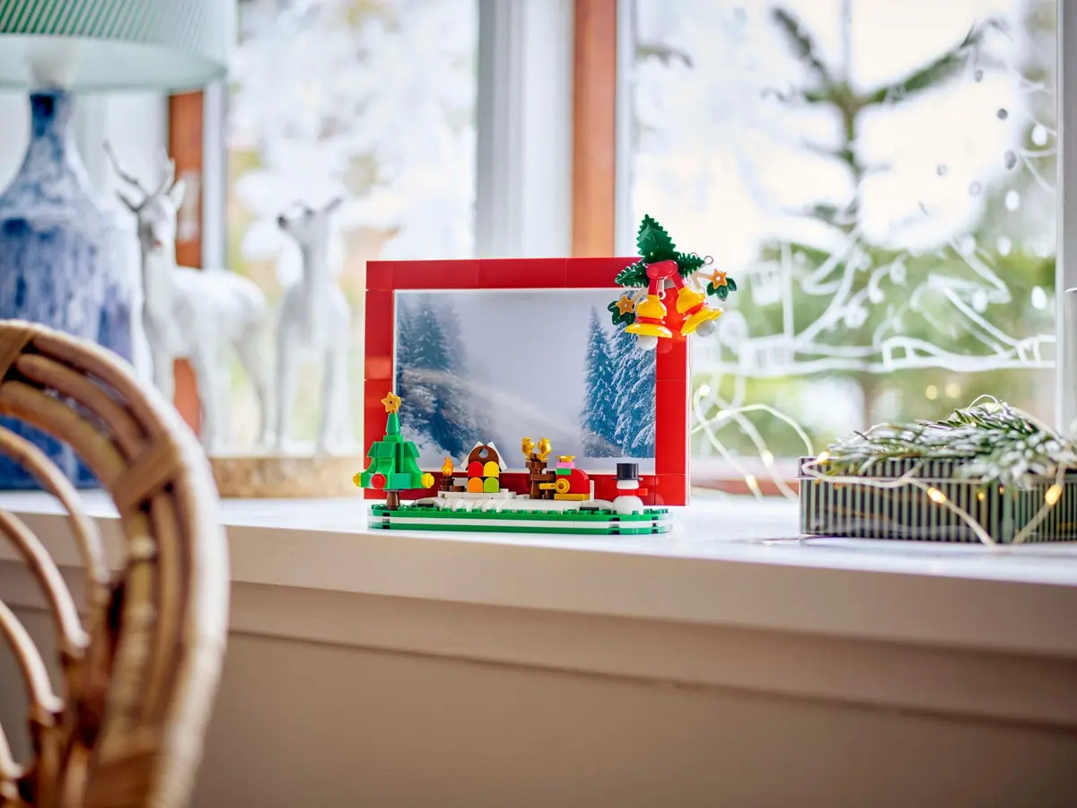 LEGO Seasonal 40702 Christmas Picture Frame set, image 4