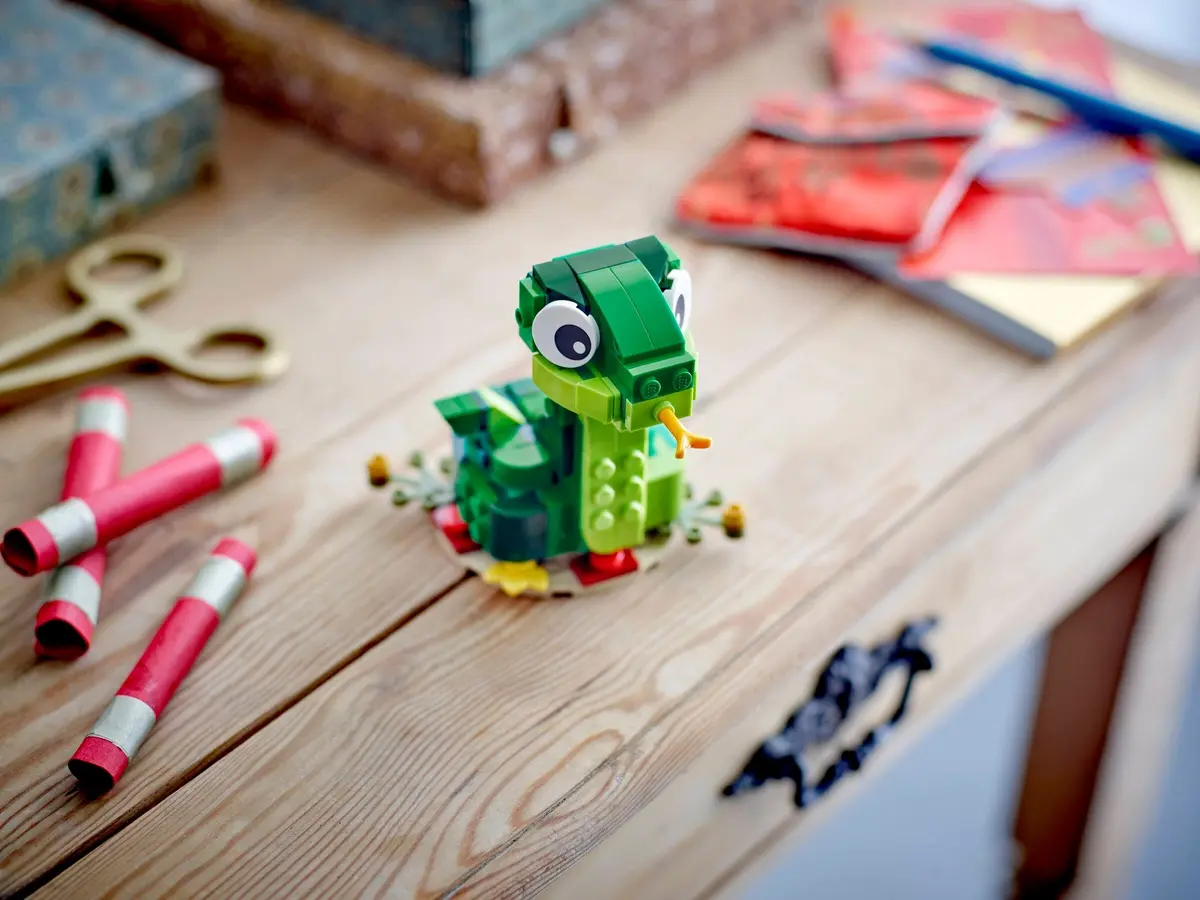 LEGO Seasonal 40707 Year of the Snake set, image 4