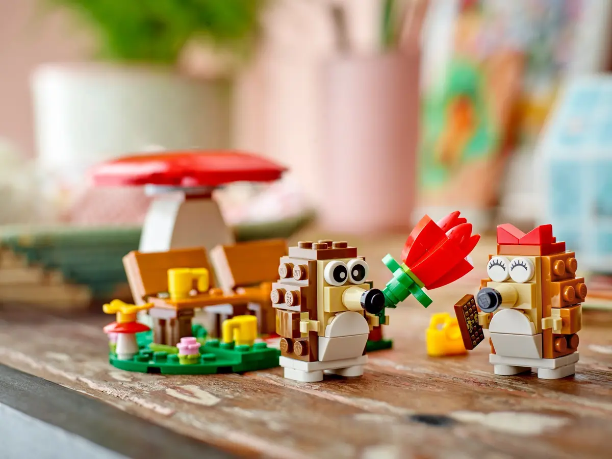 LEGO Seasonal 40711 Hedgehog Picnic Date set, image 5
