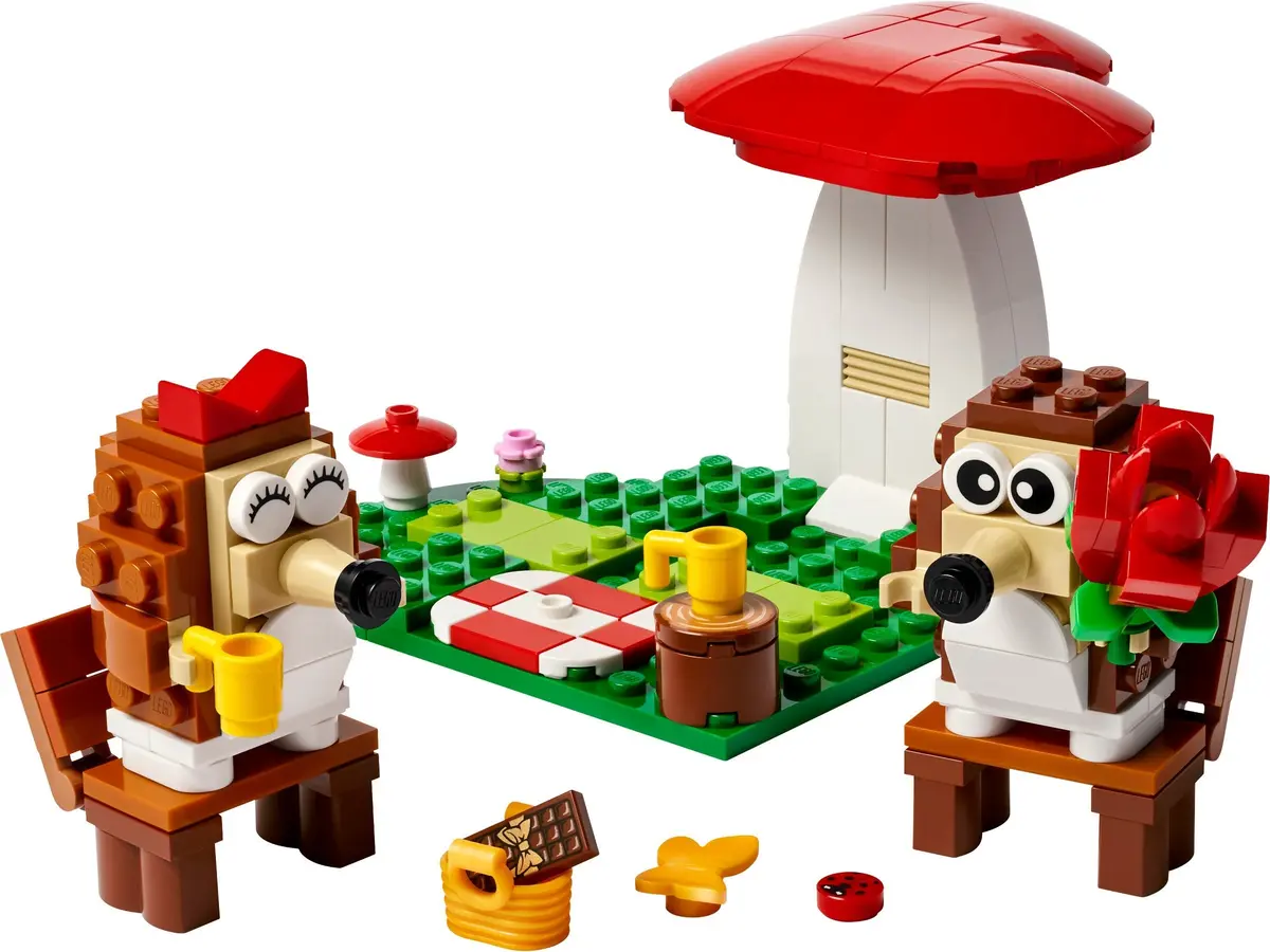 LEGO Seasonal 40711 Hedgehog Picnic Date set