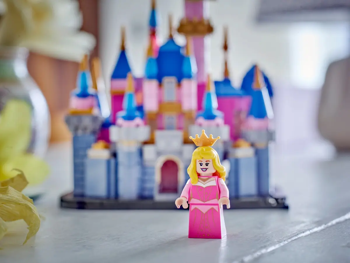 LEGO Disney 40720 Mini Disney Sleeping Beauty Castle set, image 5
