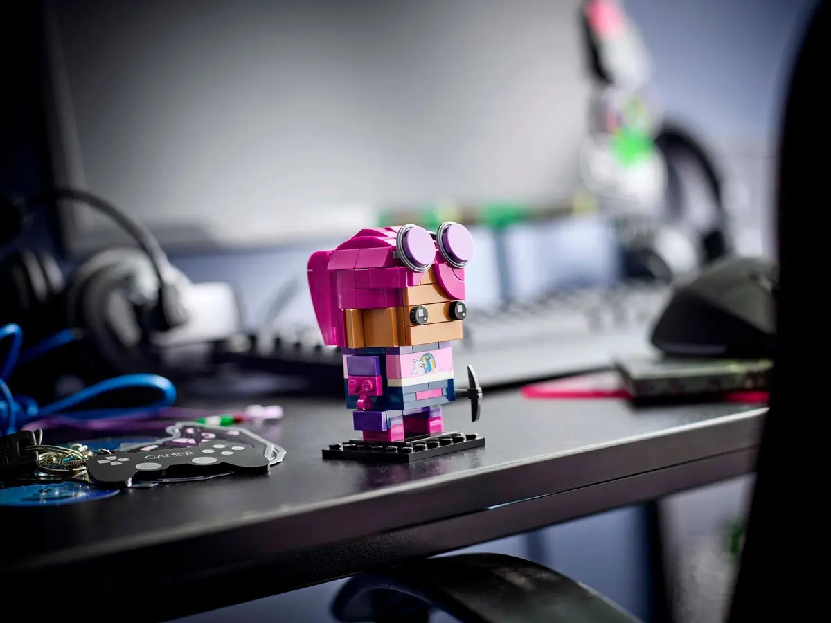 LEGO BrickHeadz 40728 Brite Bomber set, image 4