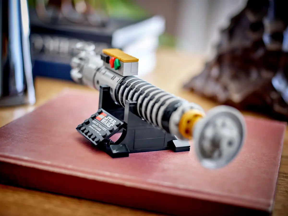 LEGO Star Wars 40730 Luke Skywalker's Lightsaber set, image 5