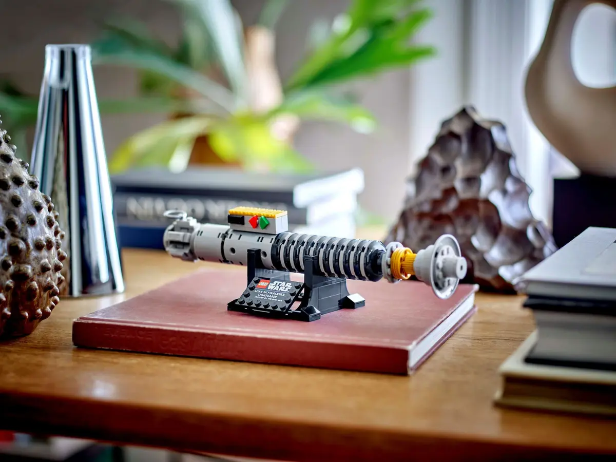 LEGO Star Wars 40730 Luke Skywalker's Lightsaber set, image 4
