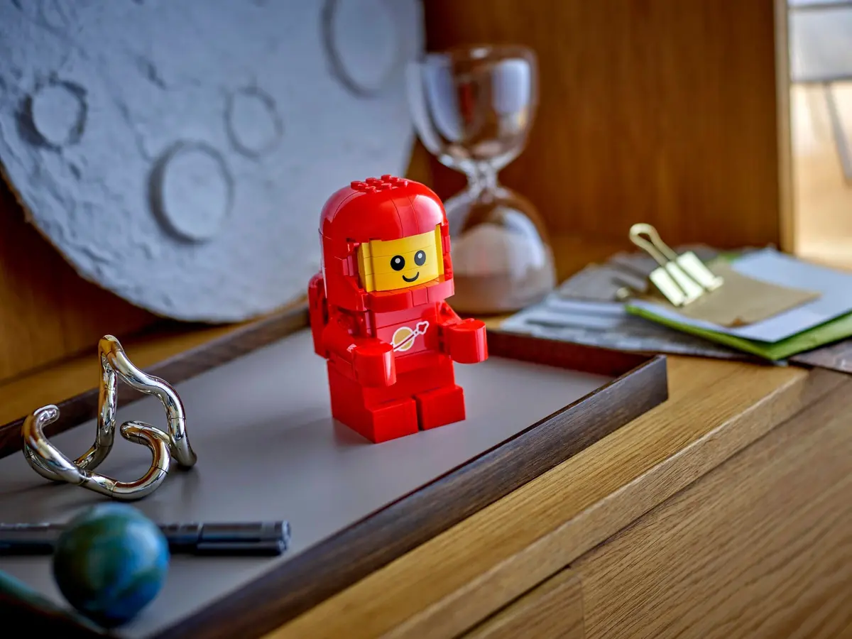 LEGO Promotional 40767 Up-Scaled Baby Astronaut set, image 4