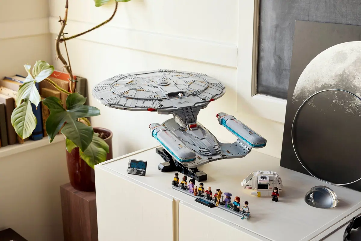 LEGO Icons 40768 Star Trek: Type-15 Shuttlepod set, image 2